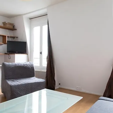 Very Bright 2 Steps From Montmartre *